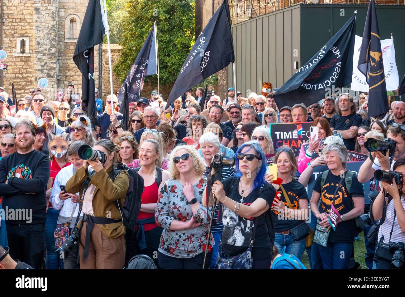 Old Palace Yard, Westminster Londra, Regno Unito, 9 maggio 2026. League Against Cruel Sports Rally contro la caccia alla volpe. Chris Packham, Megan McCubbin e Peter Egan erano presenti e si sono occupati del rally. Crediti: Stephen Bell / Alamy Live News Foto Stock