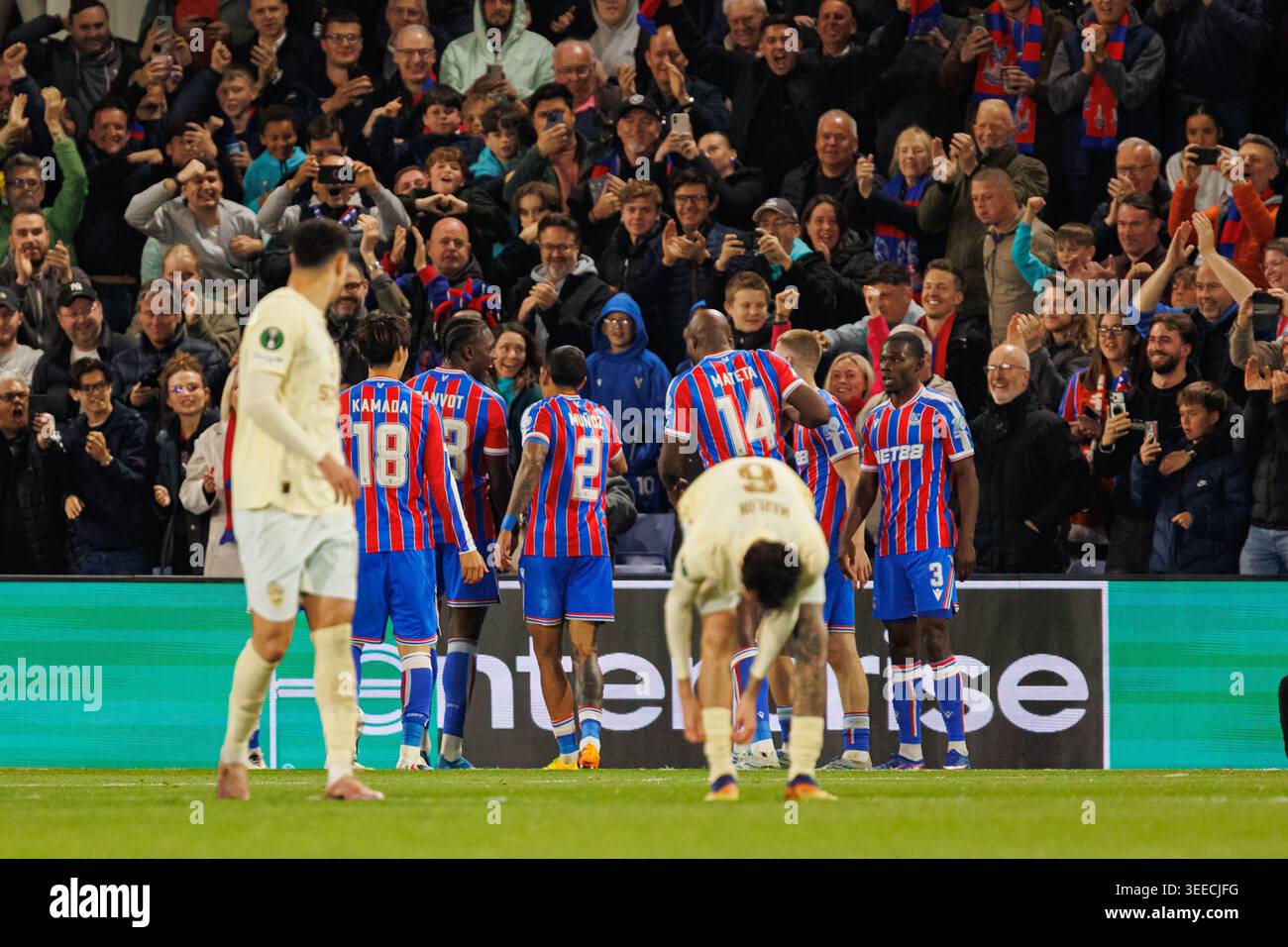 I giocatori di Crystal Palace hanno visto festeggiare dopo gol durante la partita di 2a tappa della UEFA Conference League 25 26 tra le squadre di Crystal Palace e. Foto Stock
