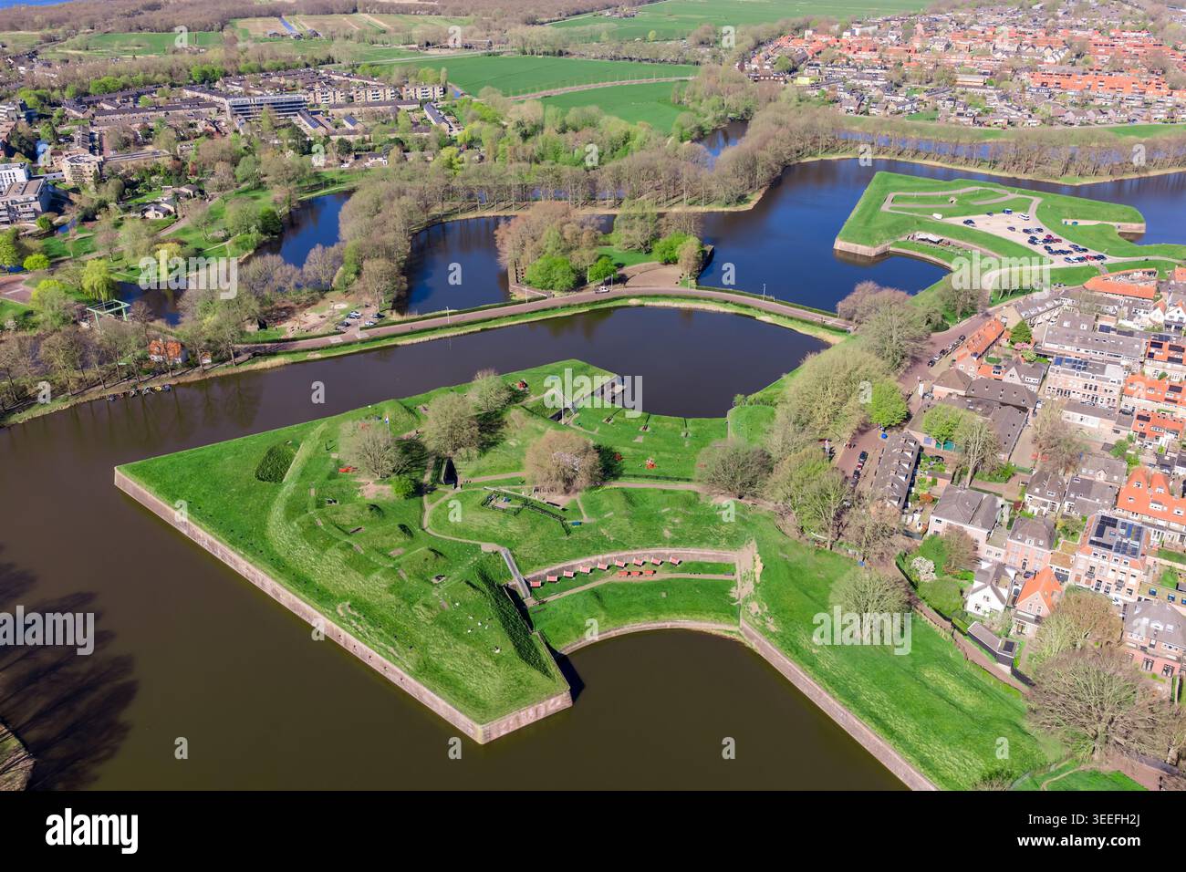 Vista aerea di uno dei più grandi bastioni esterni di Naarden-vesting, Noord-Holland, Paesi Bassi, che mostra la complessa topografia interna del Earthwo Foto Stock