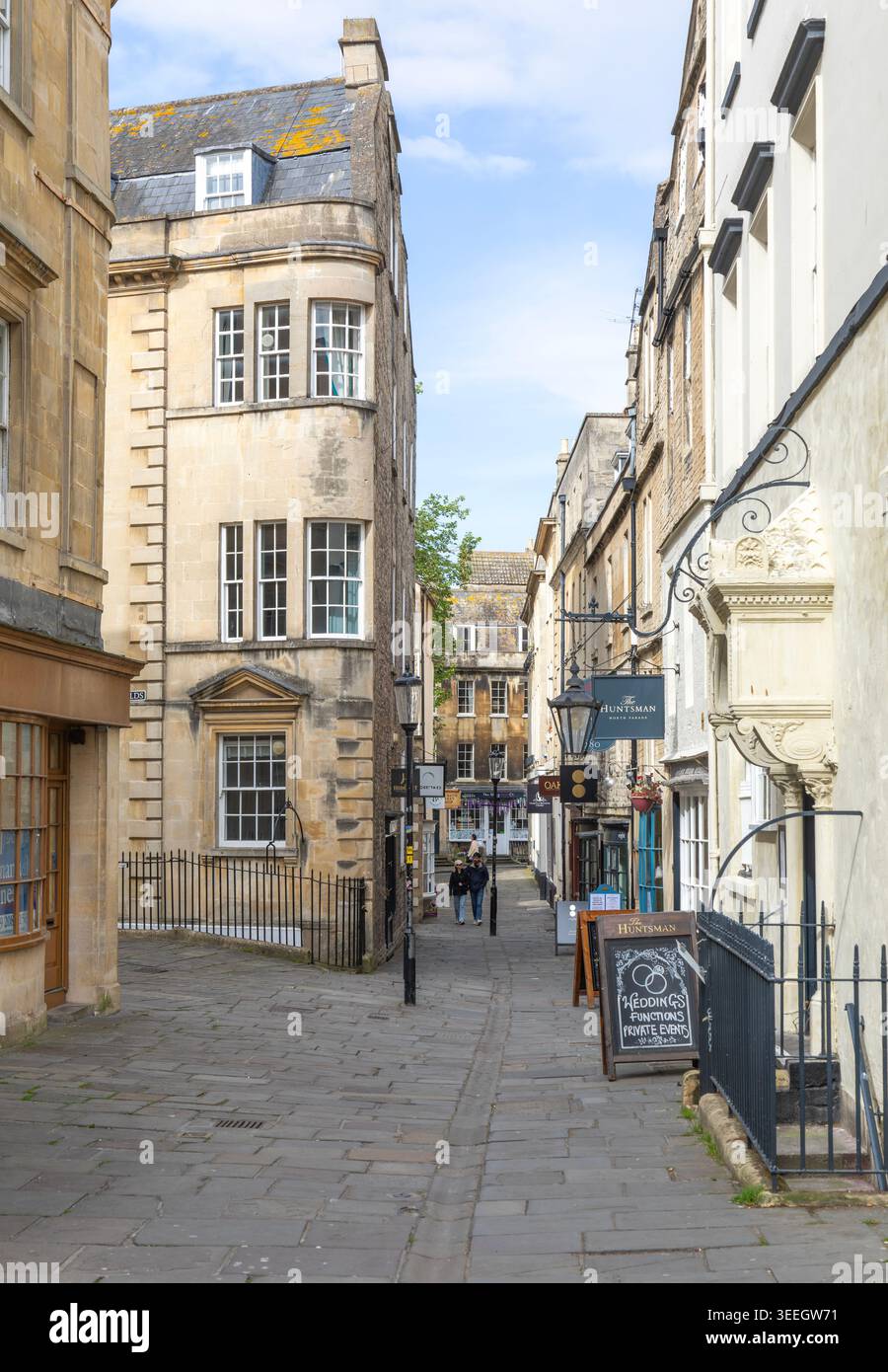 Edifici storici tra cui Sally Lunn's e The Huntsman pub, North Parade Passage, Bath, Somerset nord-orientale, Inghilterra, REGNO UNITO Foto Stock
