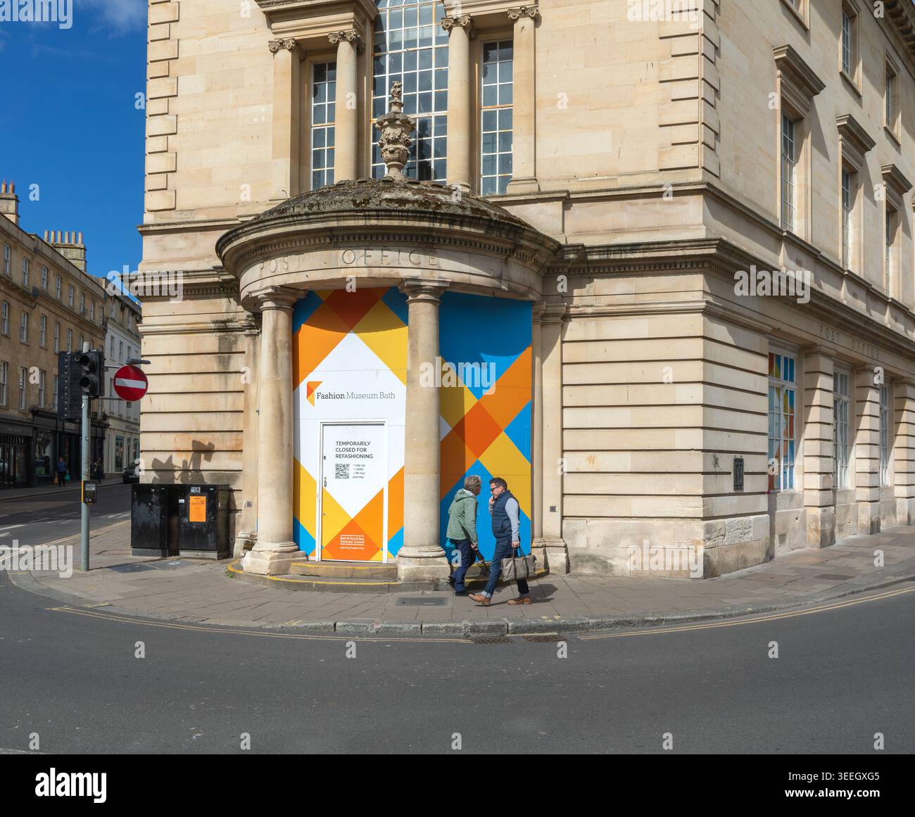 Ex edificio principale dell'ufficio postale convertito per ospitare il Fashion Museum, la città di Bath, nel nord-est di Somerset, Inghilterra, Regno Unito Foto Stock