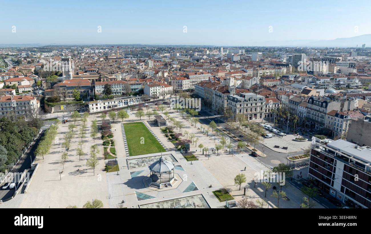 Valence (Francia sud-orientale): Veduta aerea del centro della città, con la spianata Champ de Mars e la tribuna "kiosque Peynet" Foto Stock