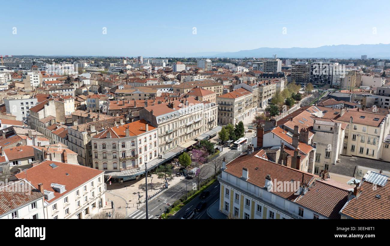 Valence (Francia sudorientale): Veduta aerea dei tetti della città e degli edifici sul Boulevard du Général de Gaulle Foto Stock