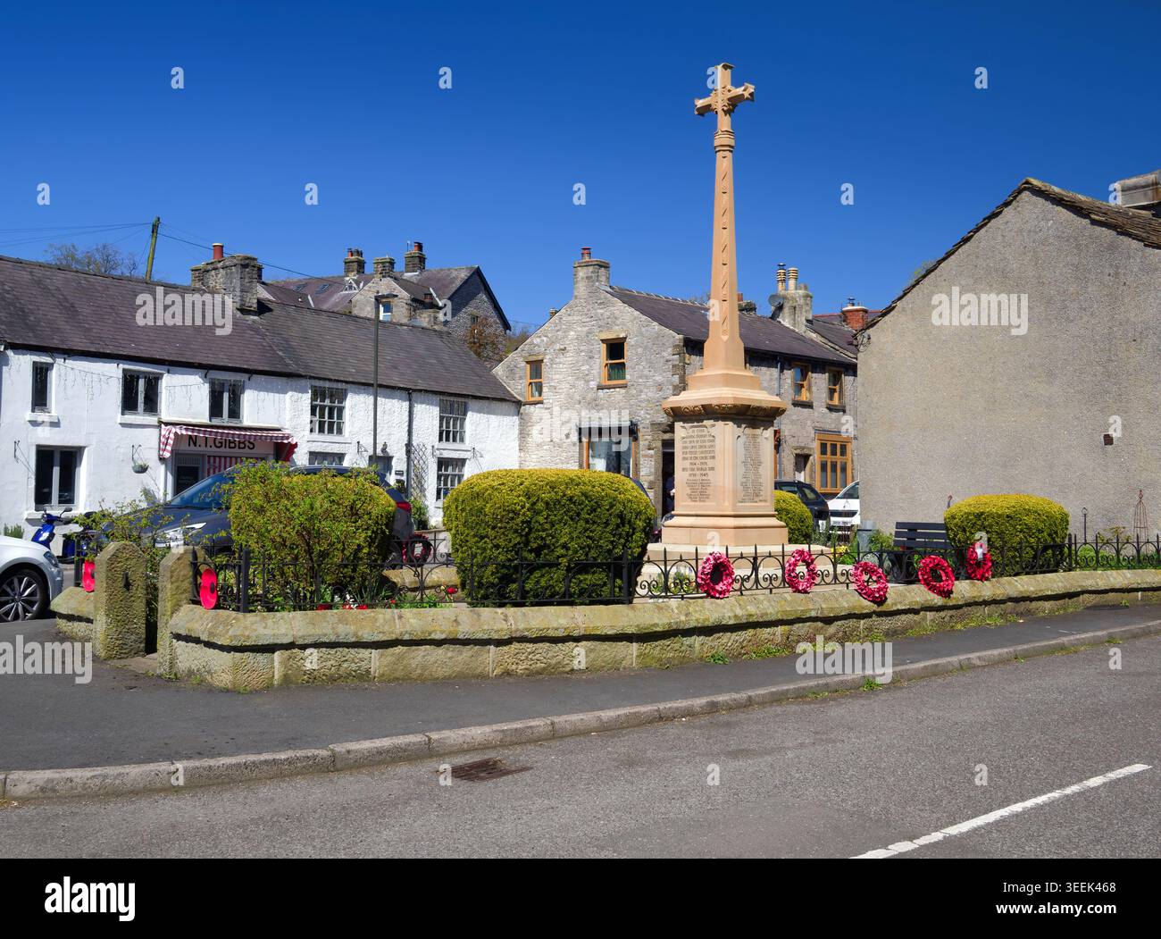 Regno Unito, Derbyshire, Peak District, Tideswell, War Memorial. Foto Stock