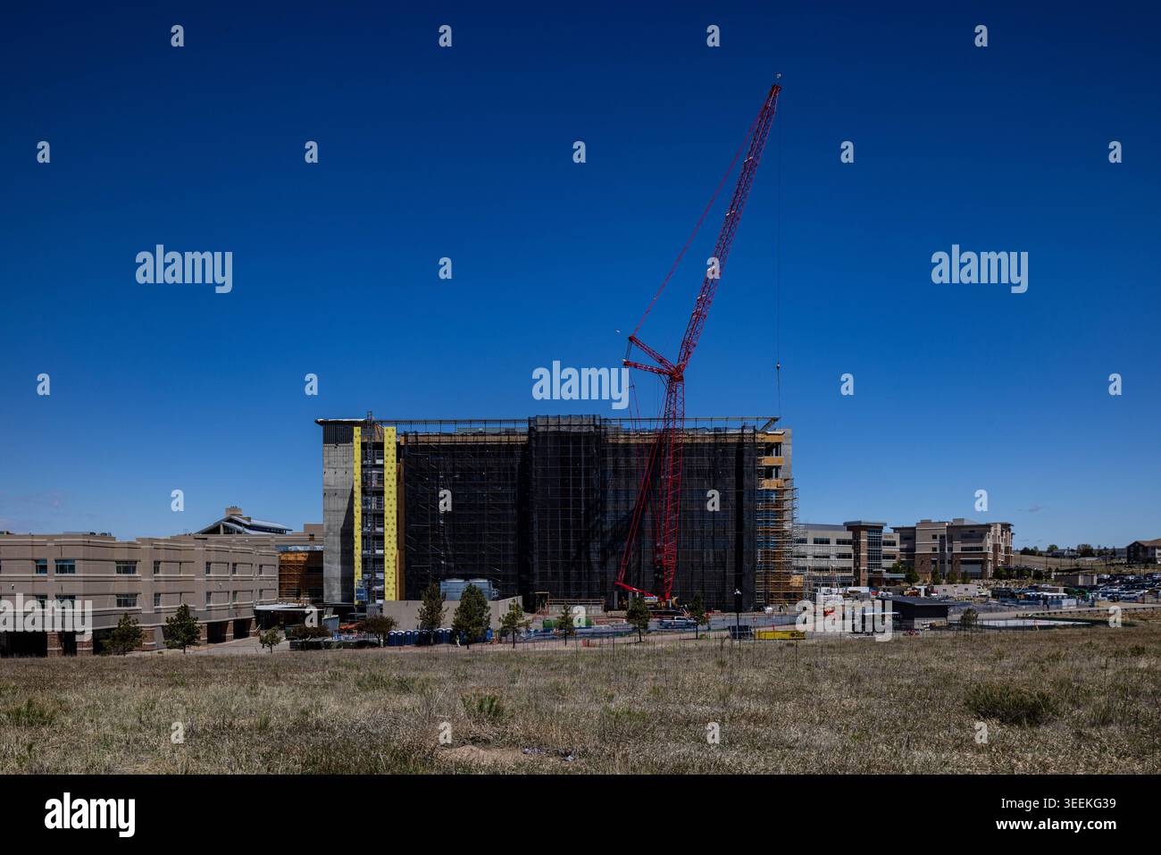 PARKER, COLORADO, Stati Uniti d'America – 8 MAGGIO 2026: Una vista della costruzione in corso e dell'ampliamento della struttura presso il campus dell'AdventHealth Parker Hospital. Foto Stock