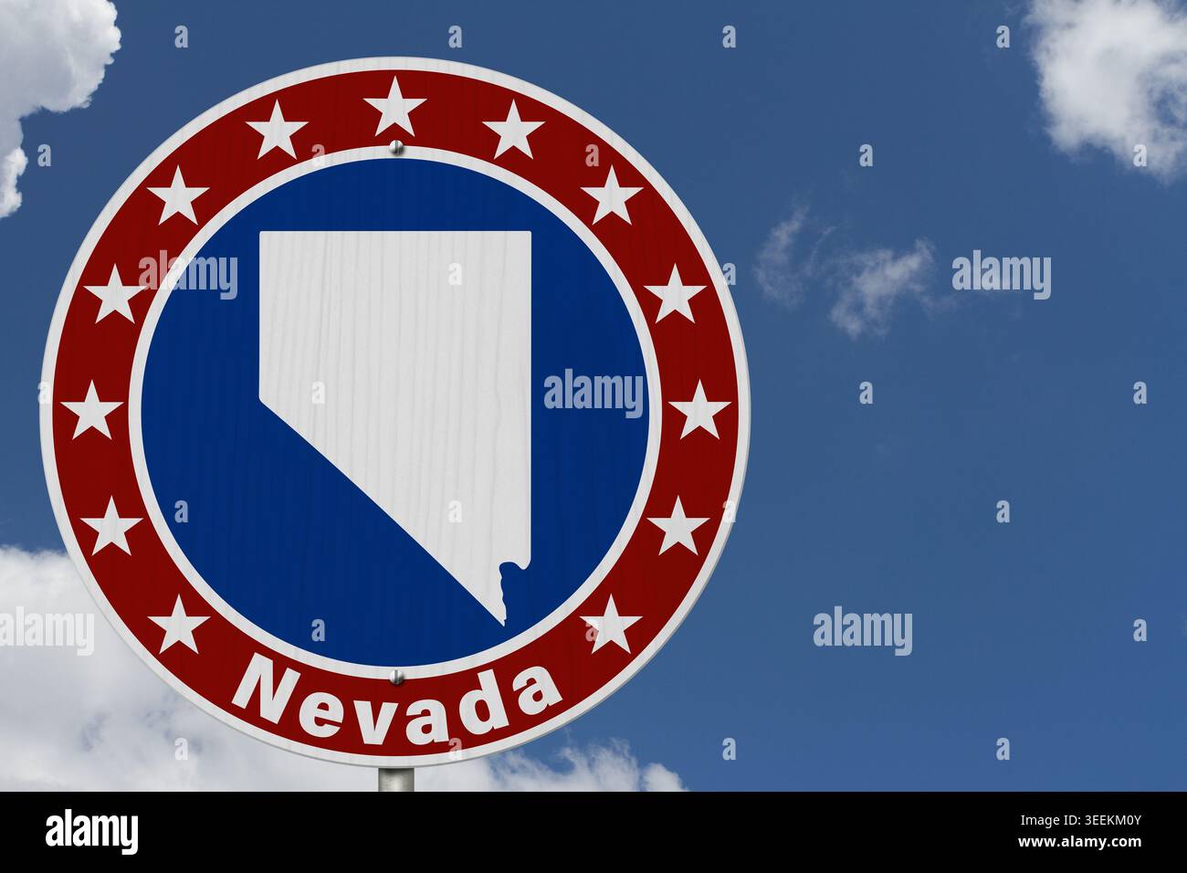 Mappa del Nevada con le stelle su un cartello stradale rosso, bianco e blu con il cielo blu Foto Stock