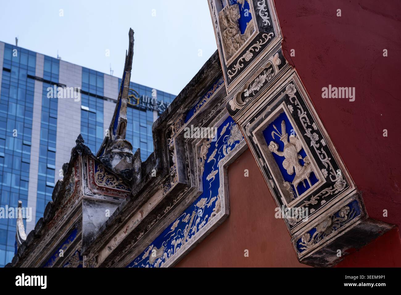 decorazione tradizionale cinese del tetto a fuzhou, cina Foto Stock