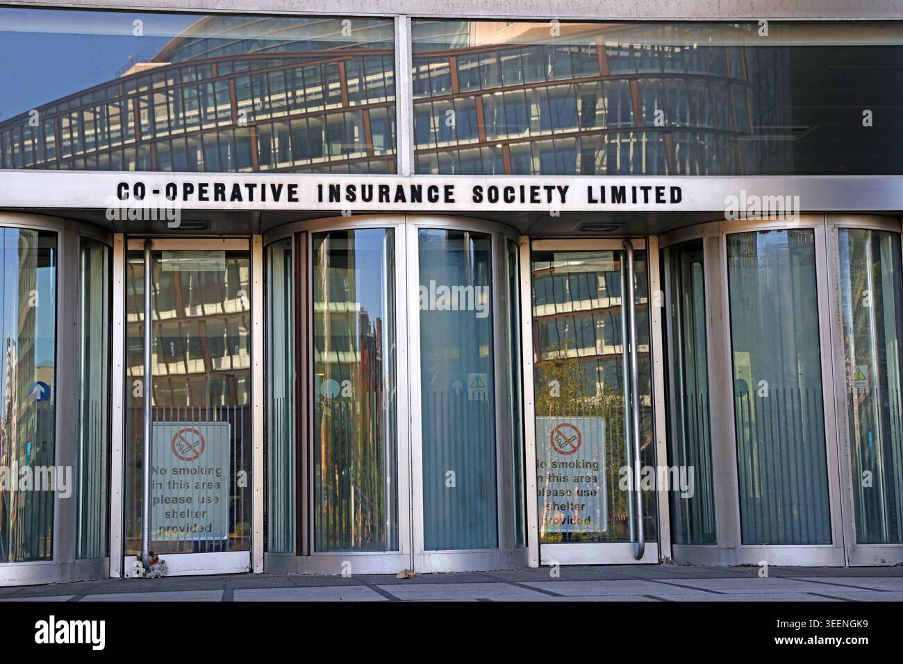 Co-operative Insurance Society Limited ingresso al CIS Modern Building degli anni '1960 in Miller Street, Manchester Foto Stock