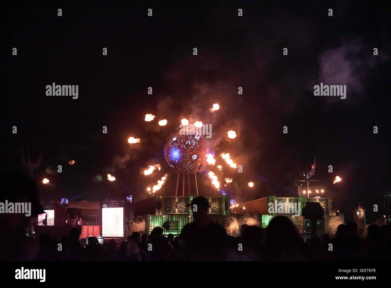 Decorazioni e atmosfera durante l'Hellfest Open Air Festival 2025 a Clisson, Francia. Foto Stock