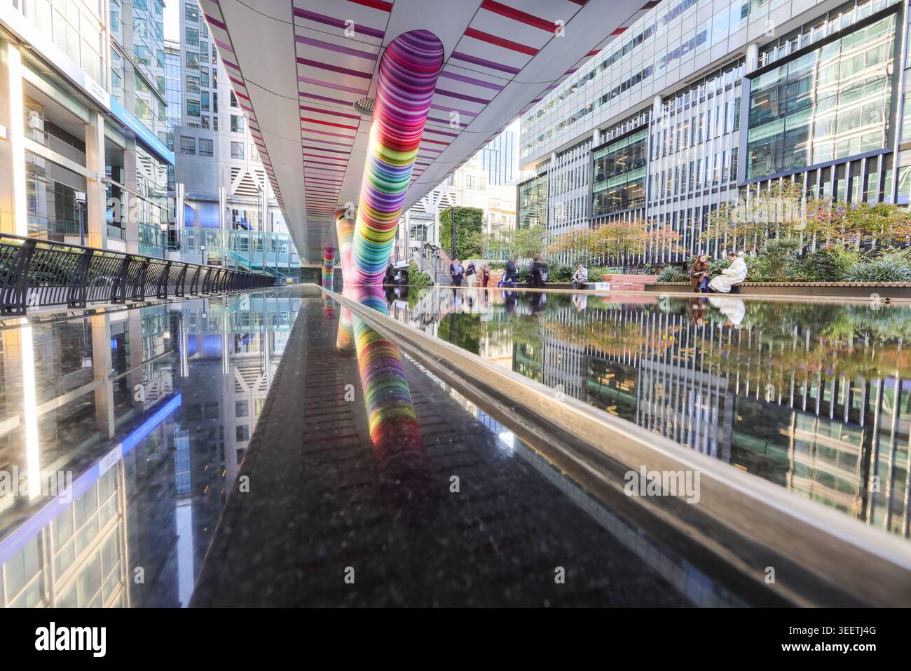 Click Your Heels Together tre volte installazione pubblica di Adam Nathanial Furman, Adams Plaza Bridge, Canary Wharf, Londra, Regno Unito Foto Stock