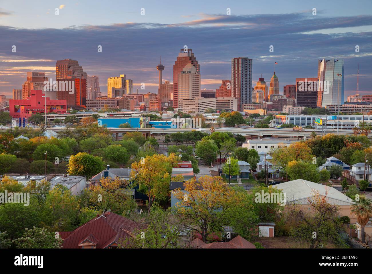 San Antonio, Texas, Stati Uniti. Immagine aerea del centro di San Antonio, Texas, all'alba di primavera. Foto Stock