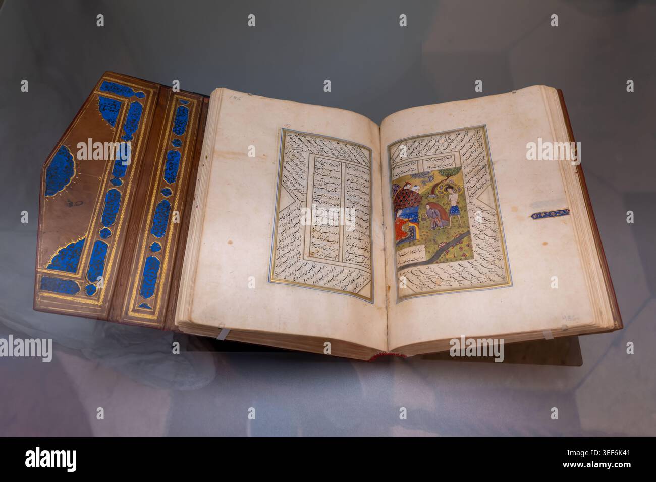Manoscritto persiano del Khamsa di Nizami con pittura in miniatura e legatura della lacca safavide, Shiraz del XVI secolo, Biblioteca Nazionale austriaca, Vienna Foto Stock