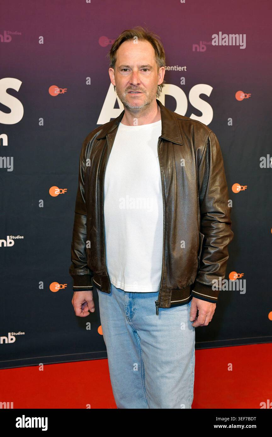 Niels Bruno Schmidt all'anteprima della serie di documentari ZDF "AIDS - in Zeiten der Liebe" alla Kino International. Berlino, 13.05.2026 Foto Stock