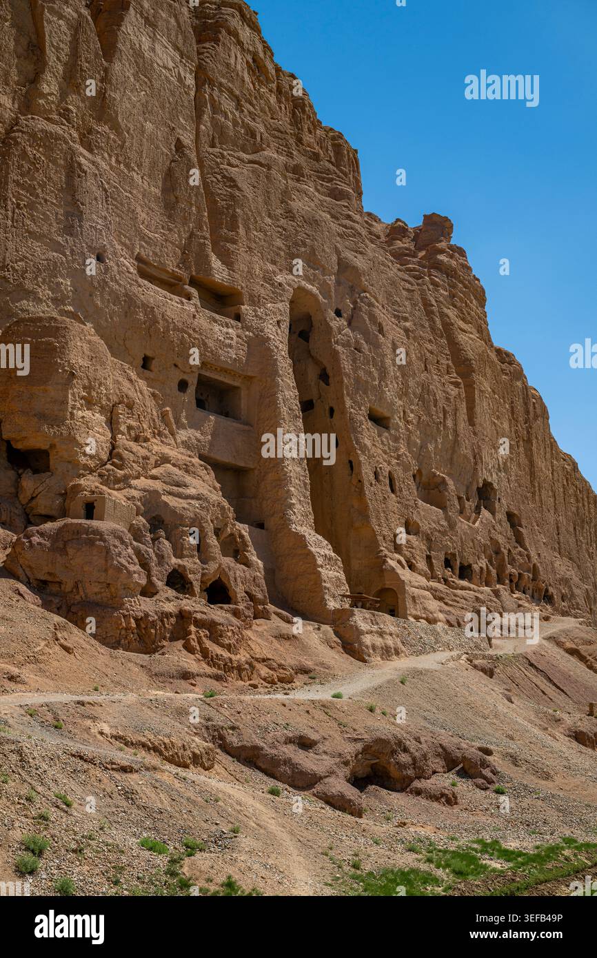 Grotte di Bamyian, dove sono stati scolpiti antichi Buddha, che mostrano i resti di un sito storico in Afghanistan Foto Stock