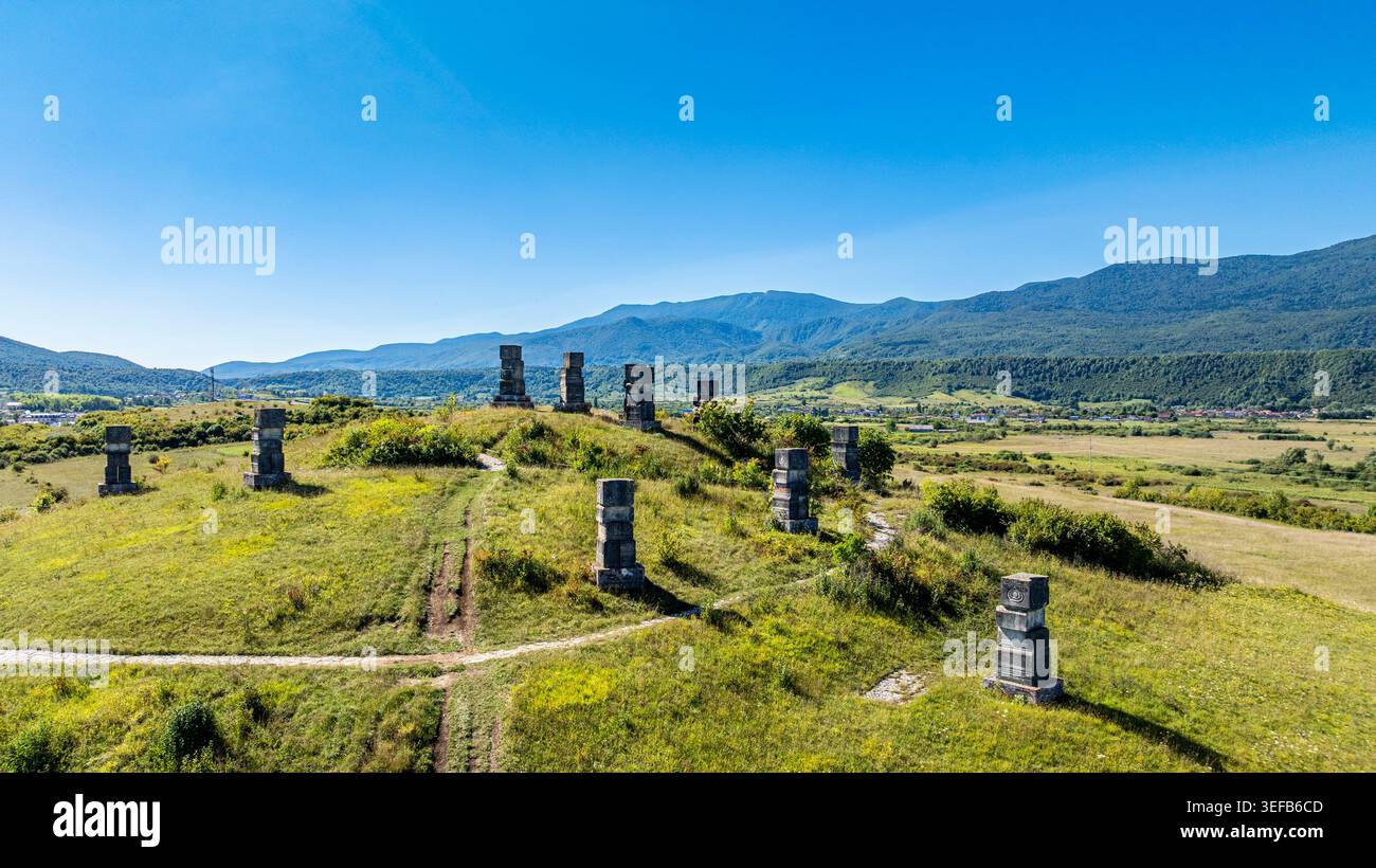Il Memorial Park Garavice mostra le lapidi della guerra bosniaca in Bosnia ed Erzegovina Foto Stock