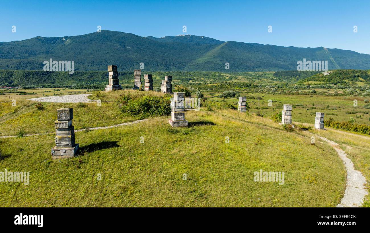 Veduta aerea del parco commemorativo in onore delle vittime della guerra bosniaca in Bosnia ed Erzegovina Foto Stock
