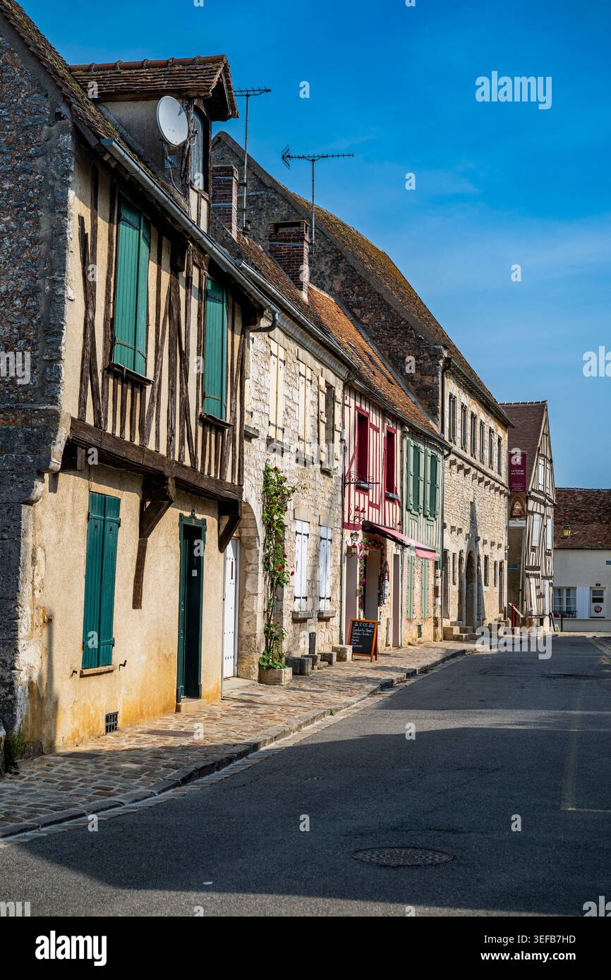 Esplora le case in legno nel sito storico di Provins France, che mostrano l'architettura e il patrimonio tradizionali Foto Stock
