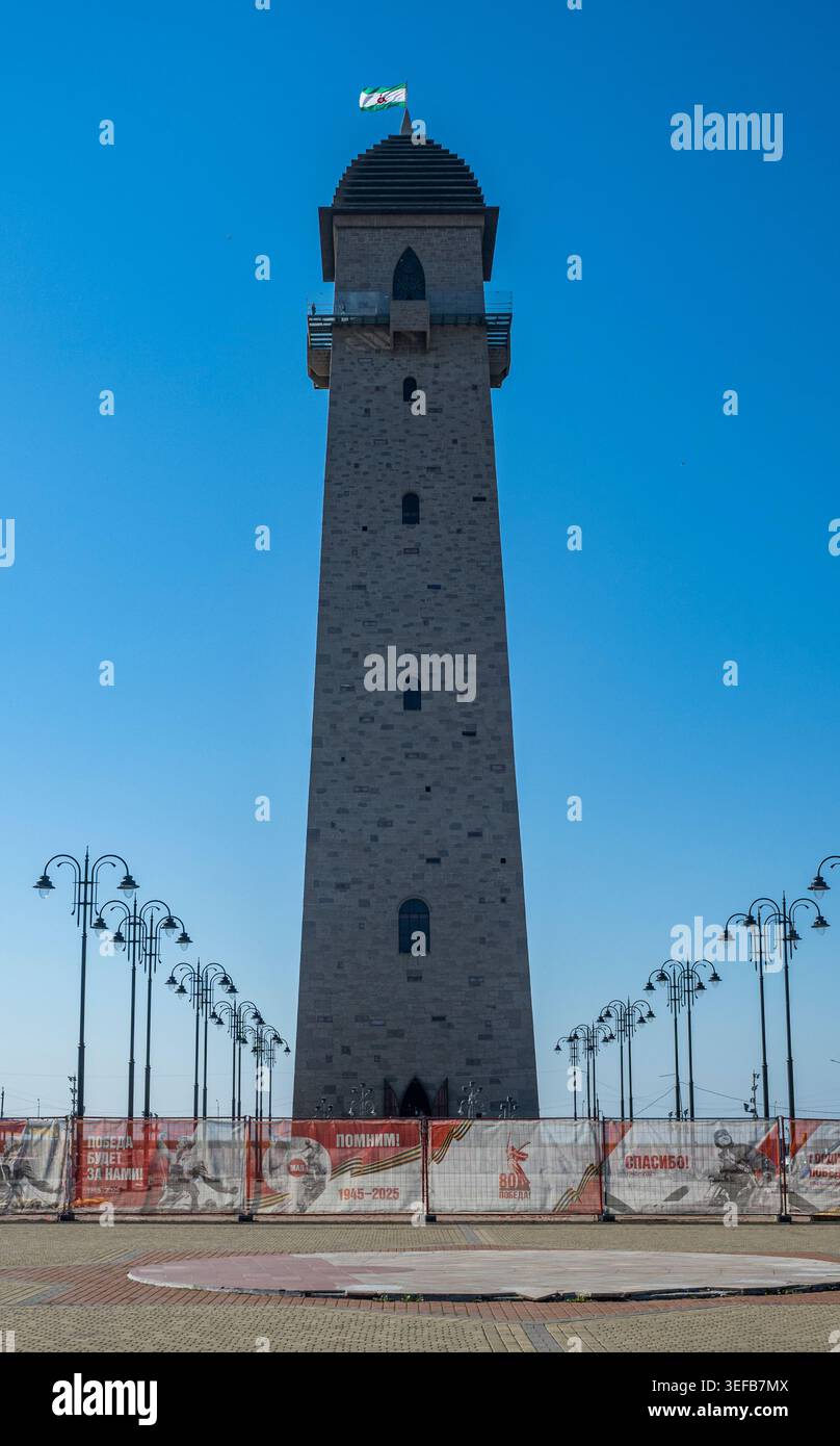 Replica della torre di guardia a Magas che mostra lo stile architettonico e la storia dell'Inguscezia, Russia Foto Stock