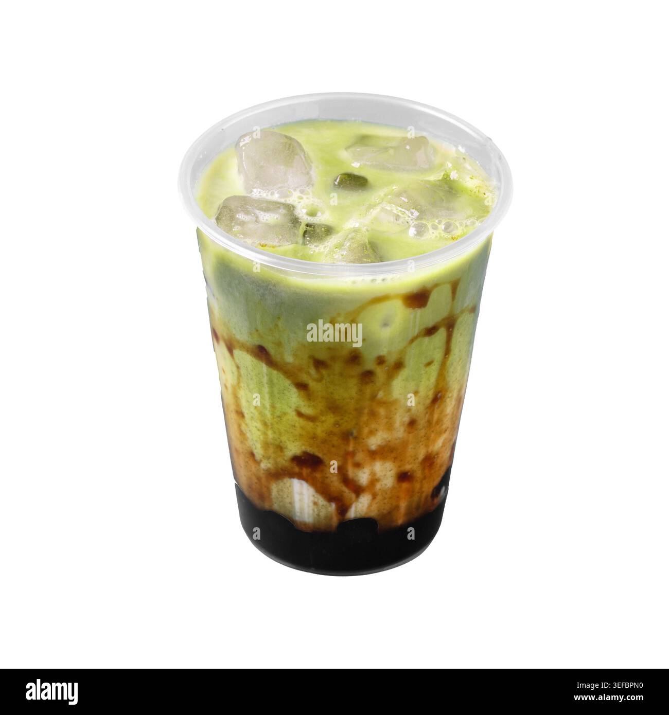 Tè al latte Matcha con perle di tapioca in una tazza di plastica Foto Stock