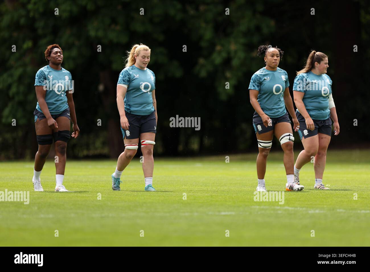 Bagshot, Regno Unito. Giovedì 14 maggio 2026. Nella foto da sinistra a destra: Christiana Balogun, Delaney Burns, Sadia Kabeya e Maud Muir durante la sessione di allenamento di accesso ai media di England Rugby al Pennyhill Park. Crediti: Cat Goryn/Alamy Live News Foto Stock
