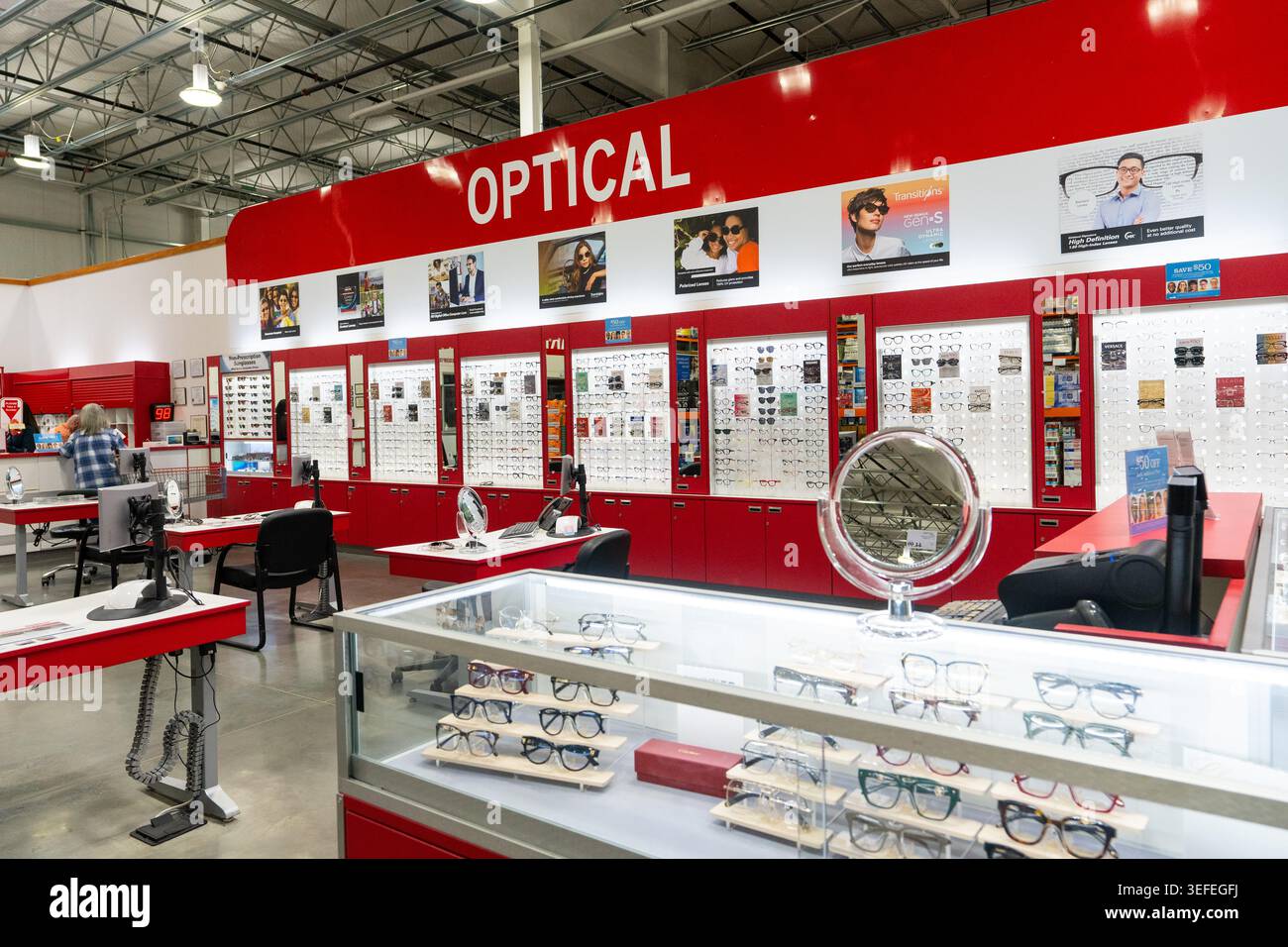 Dipartimento ottico all'ingrosso Costco con occhiali Kirkland Signature cornici lenti e Vision Care Foto Stock