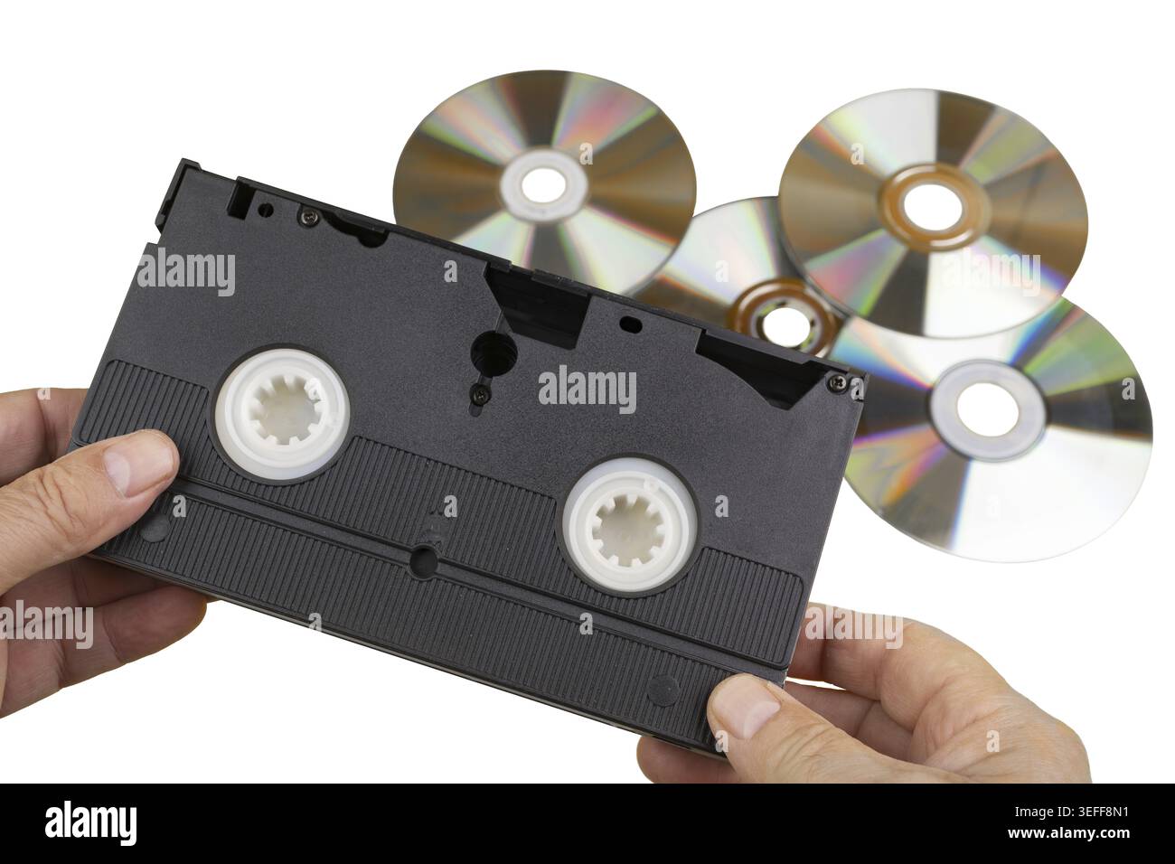 Una vecchia videocassetta VHS e alcuni CD Foto Stock