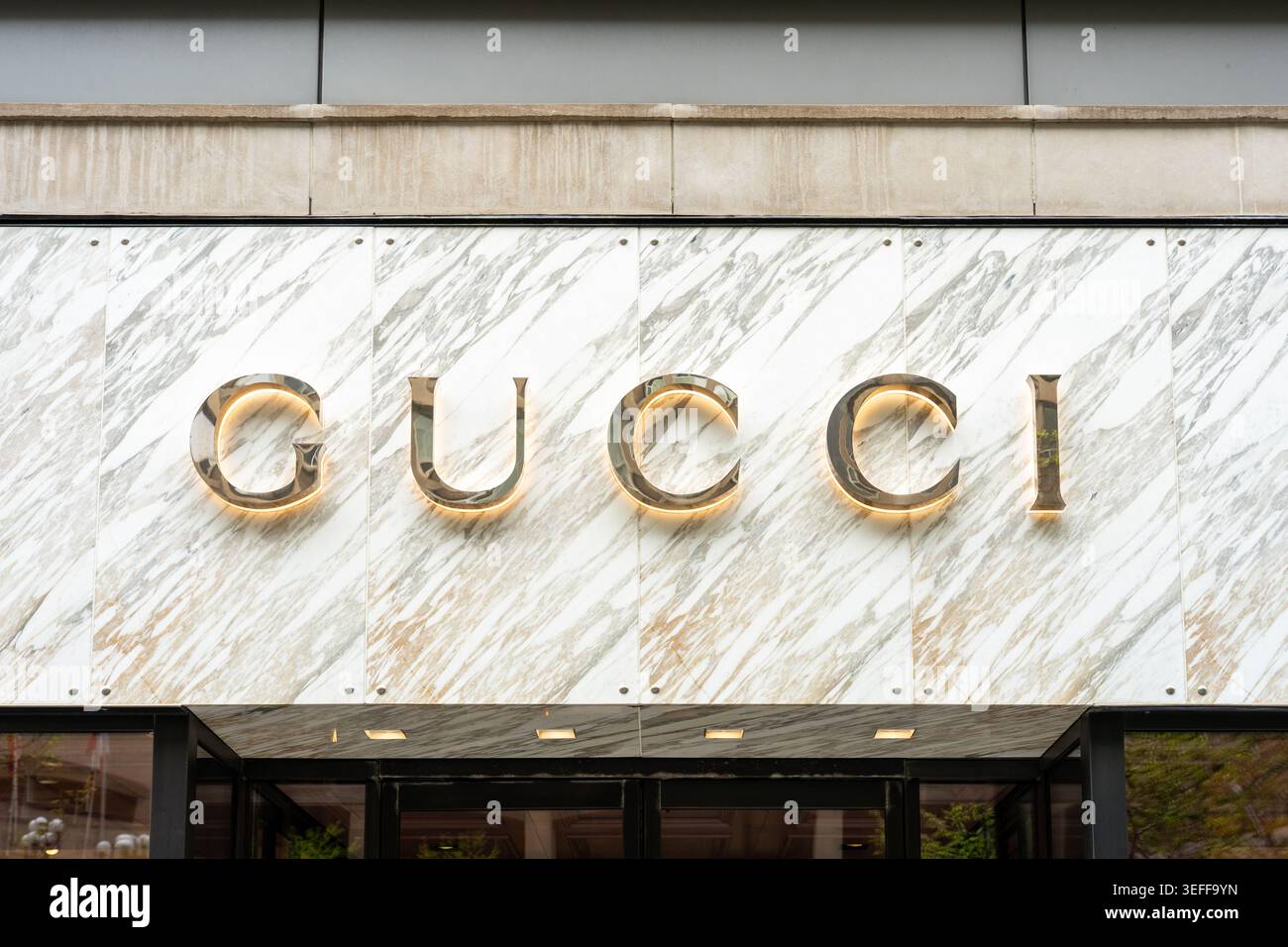 Gucci Storefront Sign on Marble facade a Toronto Foto Stock