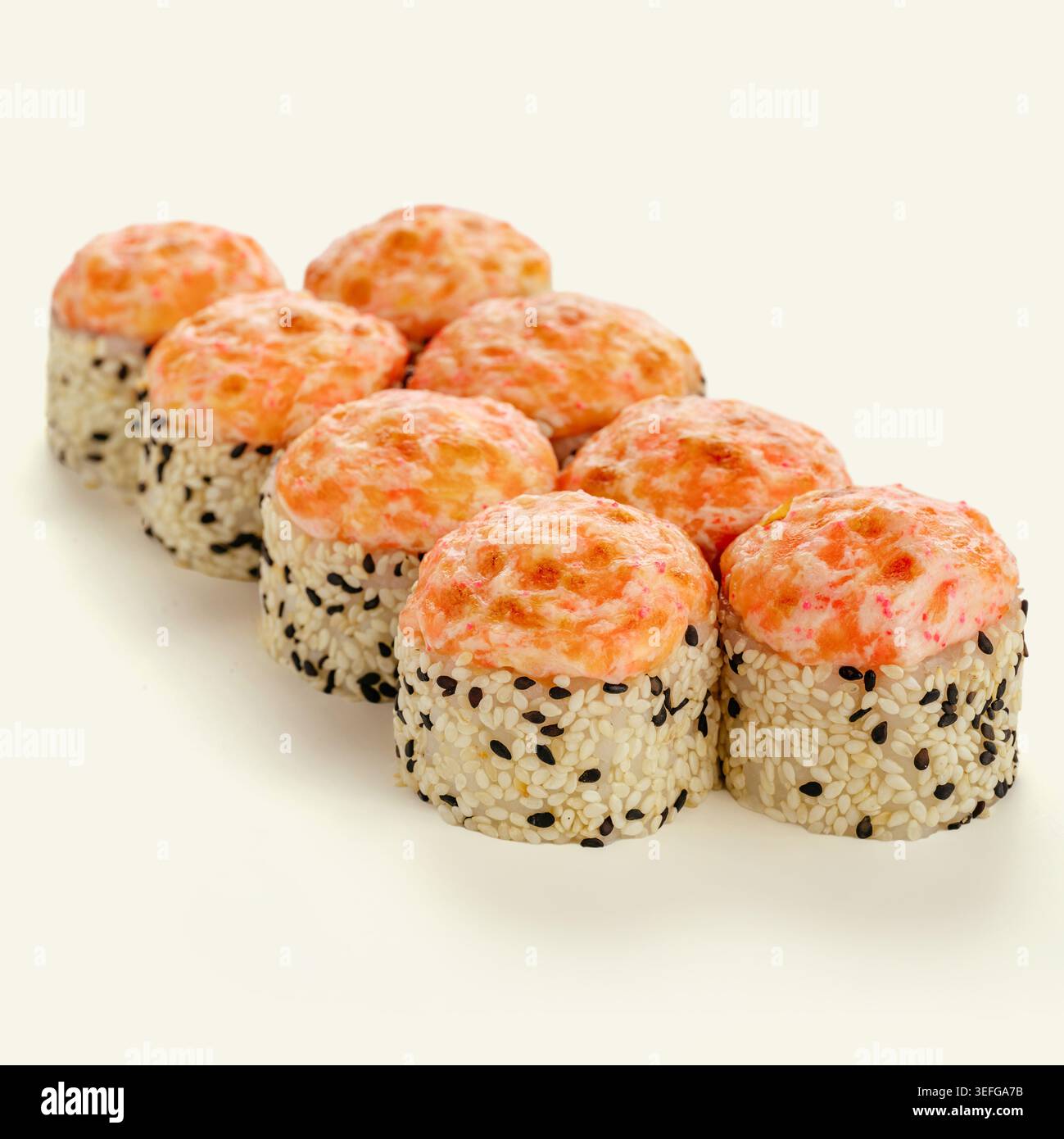 Panini di sushi maki al forno con semi di sesamo Foto Stock