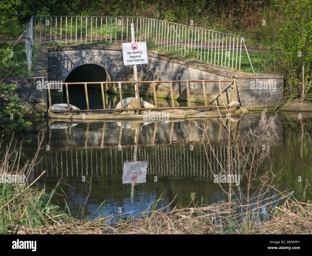 Nessun segno di pesca nel lago di Corby, Inghilterra. Foto Stock