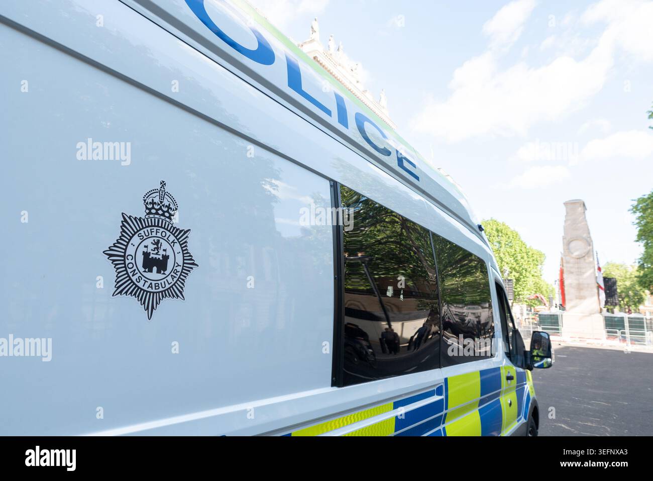 Westminster, Londra, Regno Unito. 16 maggio 2026. Circa 4000 agenti di polizia sono in servizio nel centro di Londra con l'obiettivo di mantenere la pace tra due grandi proteste che dovrebbero iniziare a metà giornata. Dal titolo “Unite il Regno”, i sostenitori di Stephen Yaxley Lennon, noto come Tommy Robinson, stanno marciando da Holborn a Parliament Square. Una marcia pro Palestina del Nakba Day partirà da Kensington a Waterloo Place. Le forze di polizia si stanno radunando nella zona, incluso il Suffolk Constabulary Foto Stock