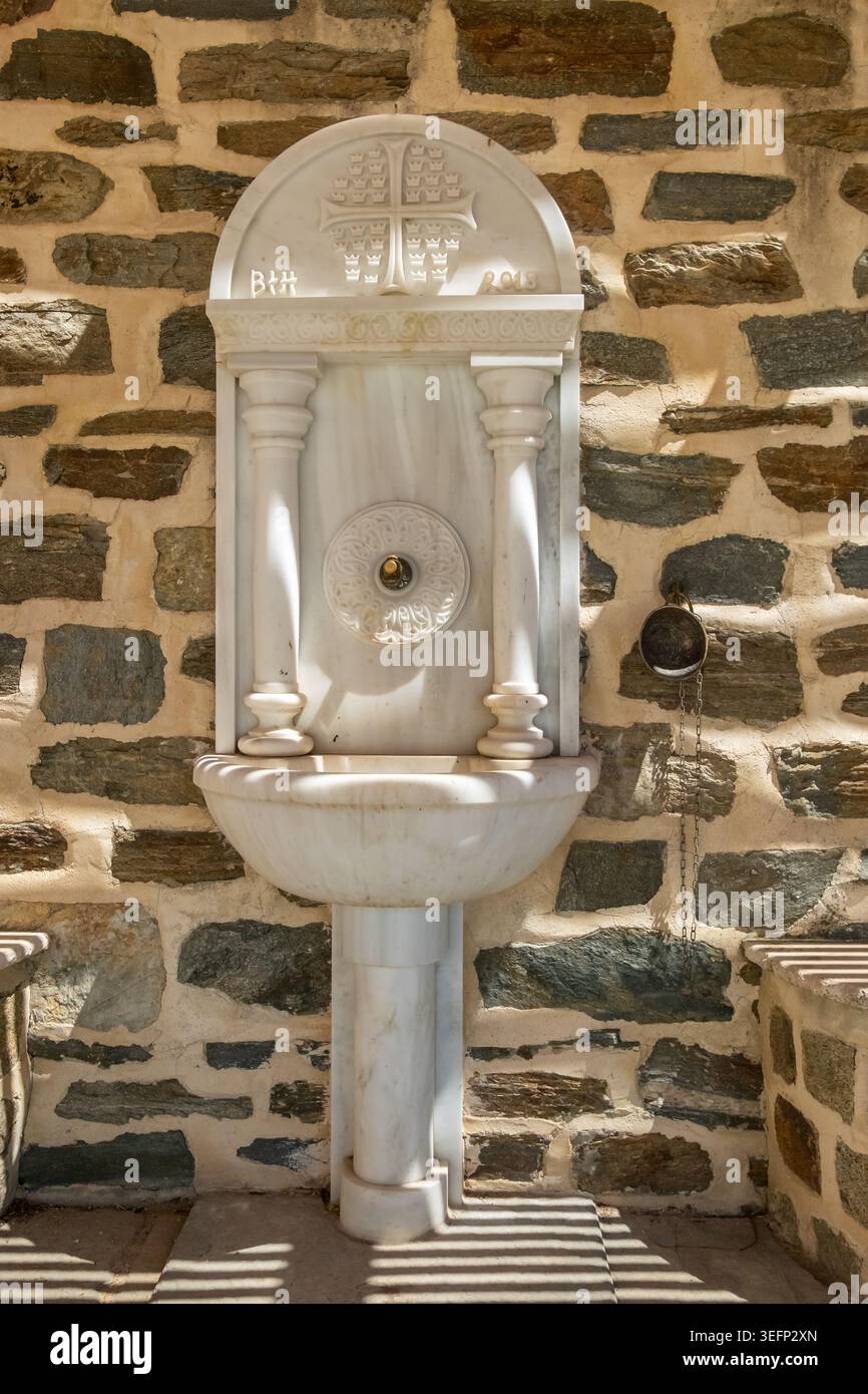 Fontana di marmo bianco ornato, Monte Athos, Grecia Foto Stock