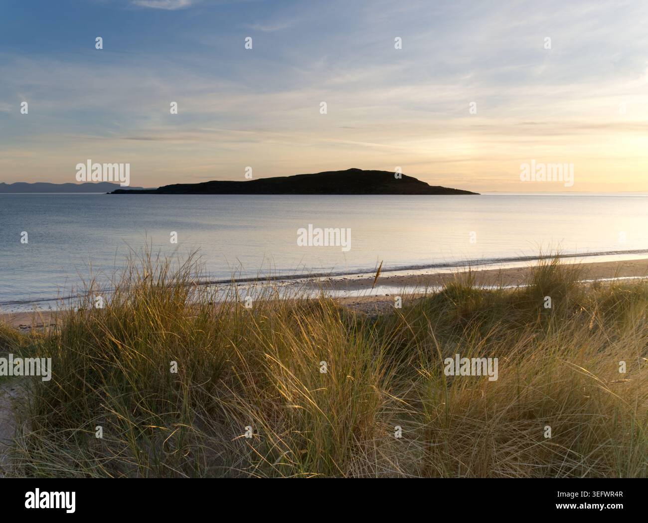 Tramonto su Caolas Beag, Longa da Big Sand vicino a Gairloch, Scozia Foto Stock