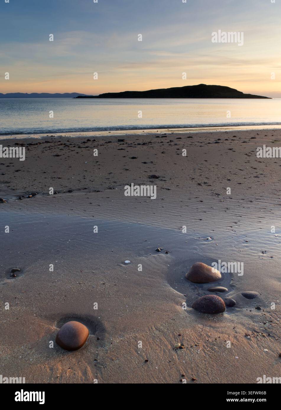 Tramonto su Caolas Beag, Longa da Big Sand vicino a Gairloch, Scozia Foto Stock