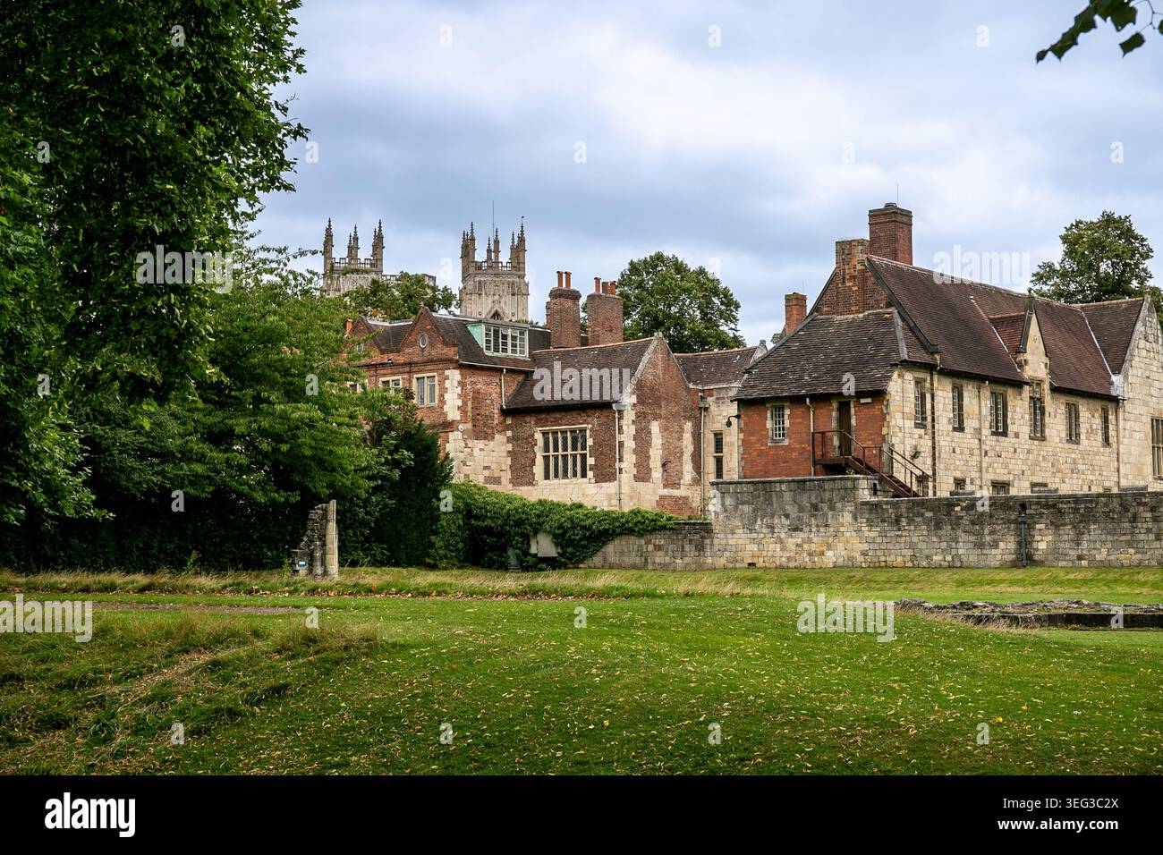 Vista del King's Manor a York. Originariamente costruito intorno al 1490 come residenza dell'abate dell'abbazia di Santa Maria Foto Stock