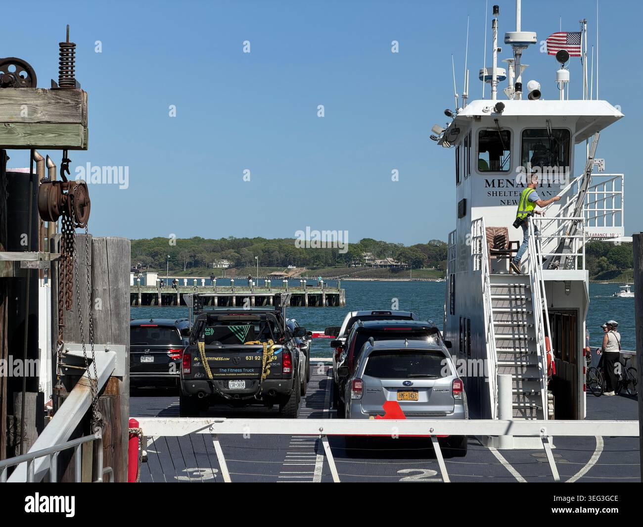 Auto e pedonale North Ferry in partenza da Greenport, New York, per Shelter Island, New York, a circa 20 minuti di transito. Foto Stock