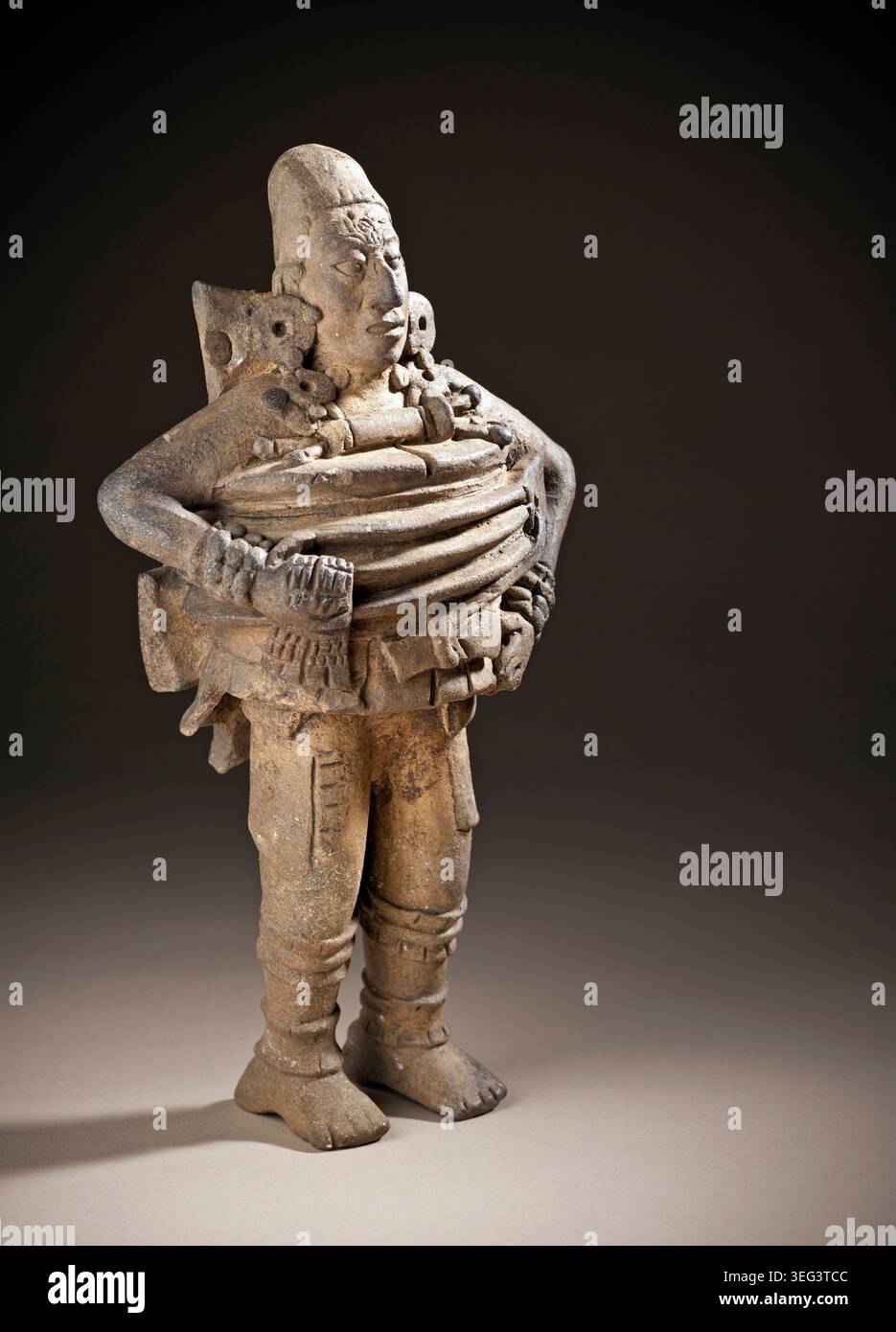 Personaggio del giocatore di baseball in costume. Guatemala, regione settentrionale di PetŽn, Maya, 550-850 d.C. Ceramica. Ceramica. Arte delle antiche Americhe. Credito: Los Angeles County Museum of Art non per approvazione. Foto Stock