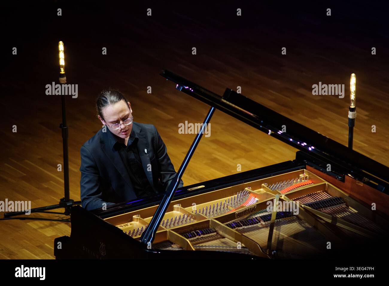 Yehuda Prokopowicz esegue un recital solista presso l'European Krzysztof Penderecki Music Centre di Lusławice, 12 aprile 2026. Foto Stock