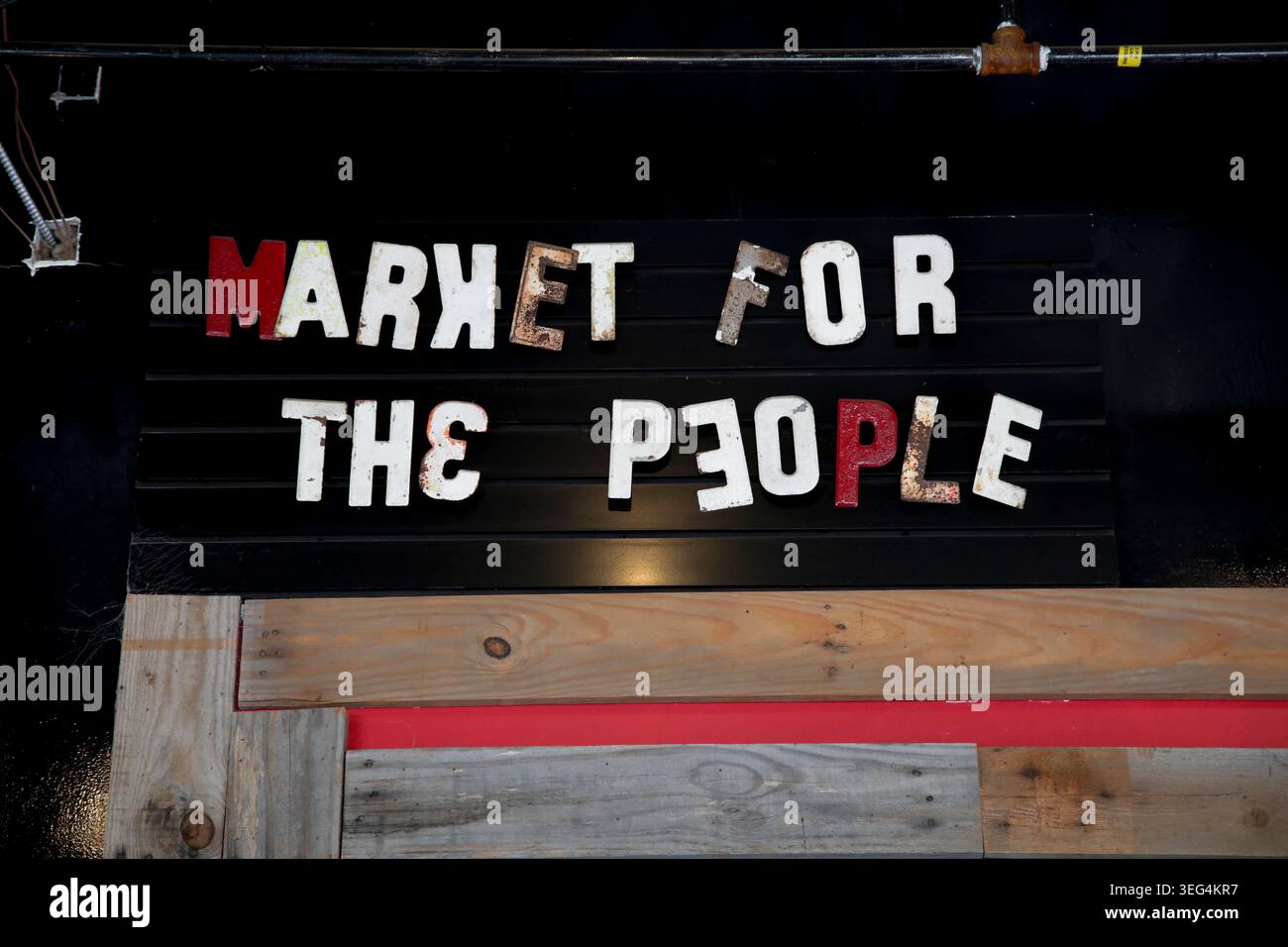 Il mercato per la gente firma al Common Market Oakwold a Charlotte, North Carolina Foto Stock