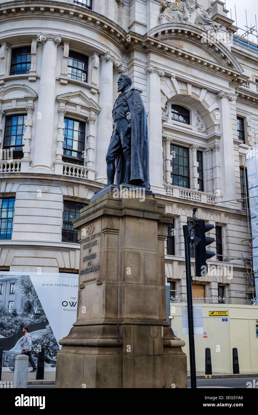 Londra - 07 09 2022: Statua dell'VIII duca di Devonshire Foto Stock