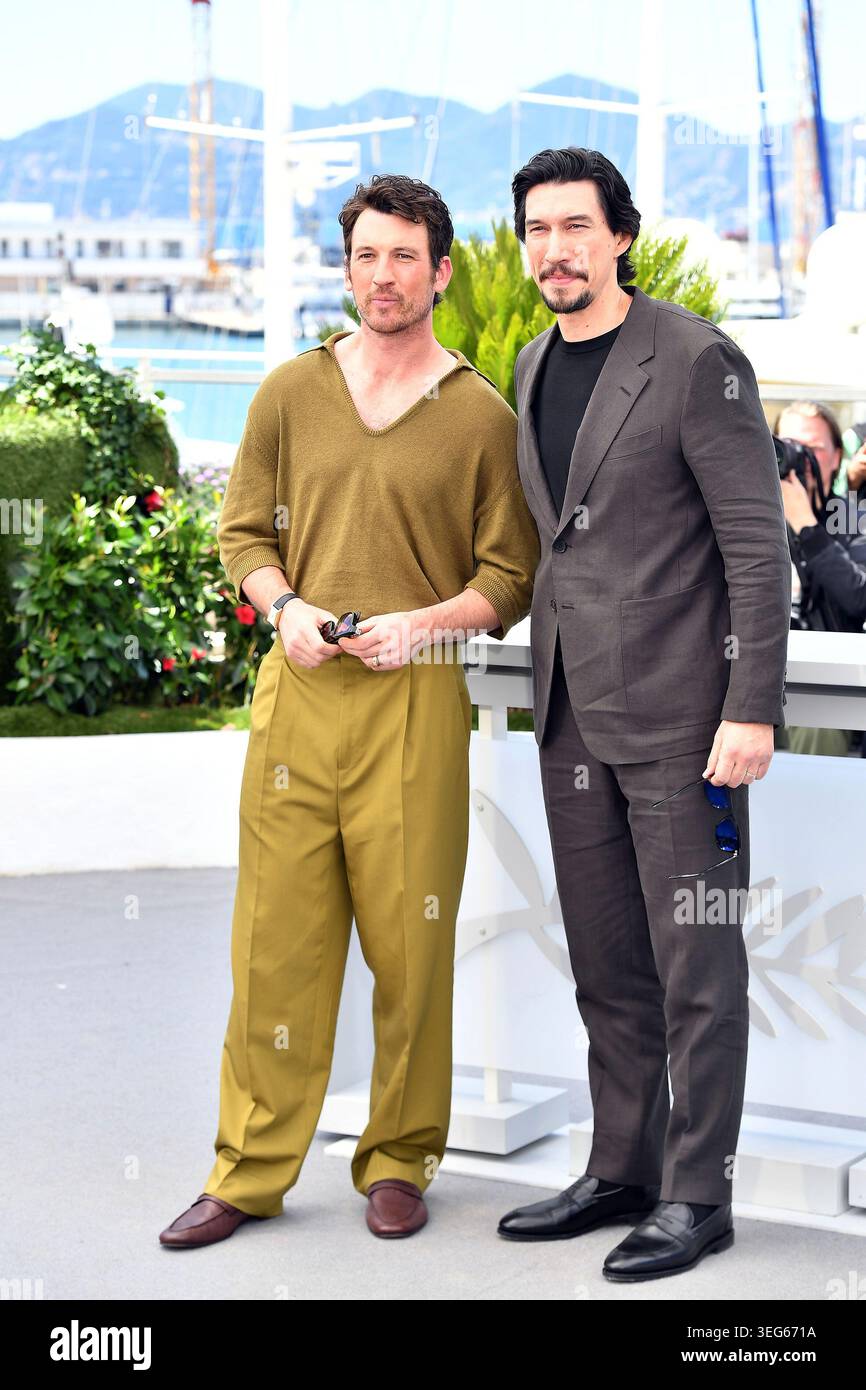Miles Teller e Adam driver hanno posato durante la photocall di „Paper Tiger“ al 79° Festival annuale di Cannes al Palais des Festivals il 17 maggio 2026 a Cannes, Francia Foto Stock