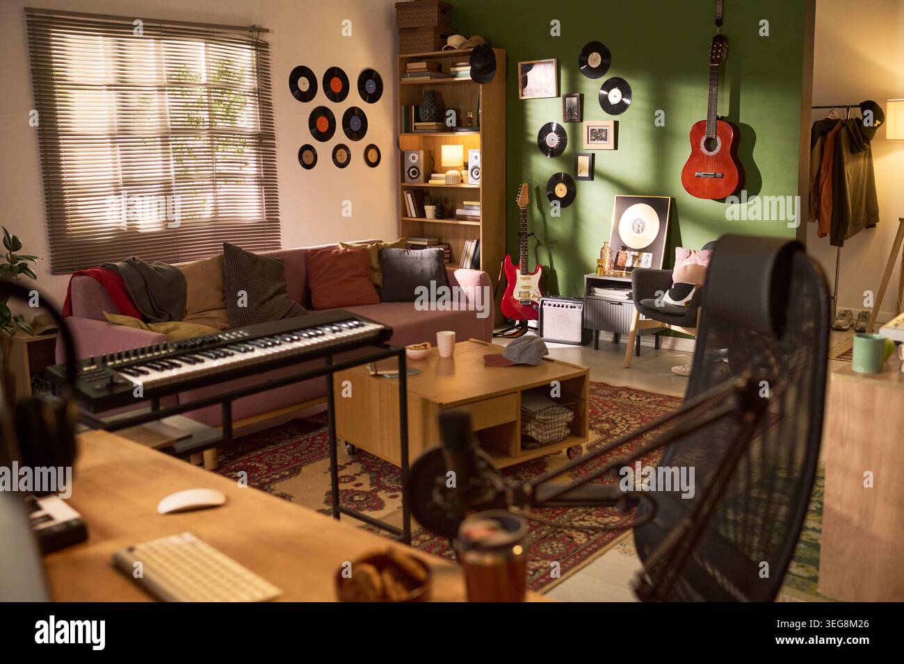 Home Music Studio Interior supporta la creazione e la registrazione di contenuti Foto Stock