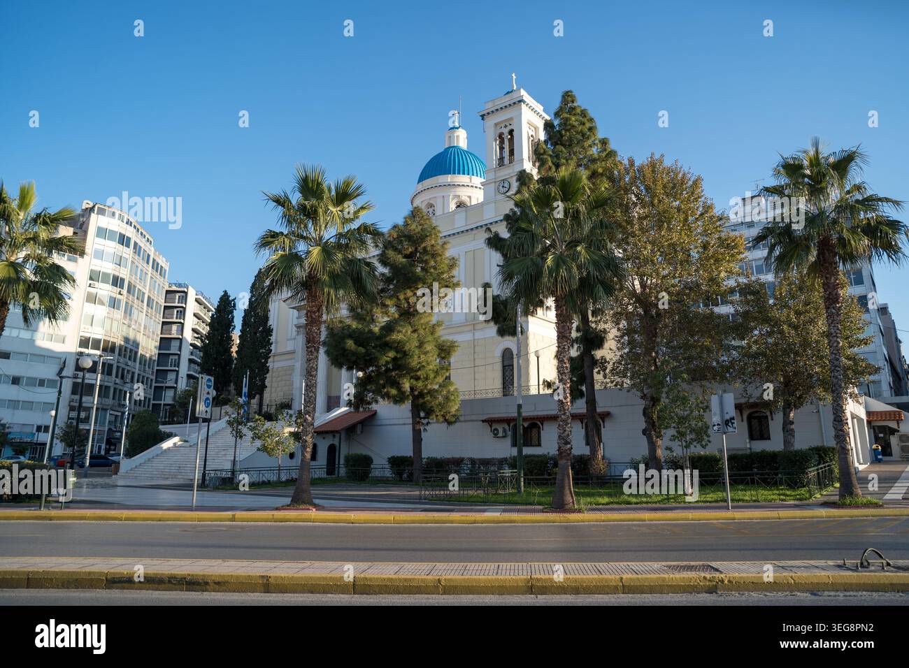 La Cattedrale metropolitana di Atene, conosciuta anche come la Cattedrale dell'Annunciazione, è un importante punto di riferimento situato ad Atene, in Grecia, con un Foto Stock