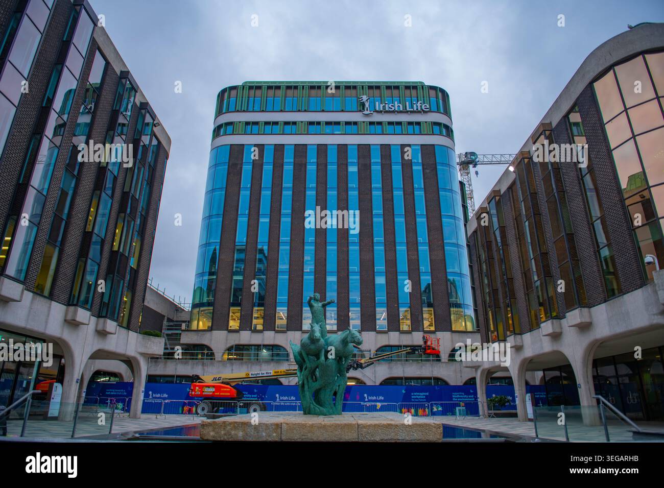 Edificio dell'Irish Life Centre con la sede di Irish Life Health in Abbey Street Lower a North City Dublino, Irlanda. Foto Stock