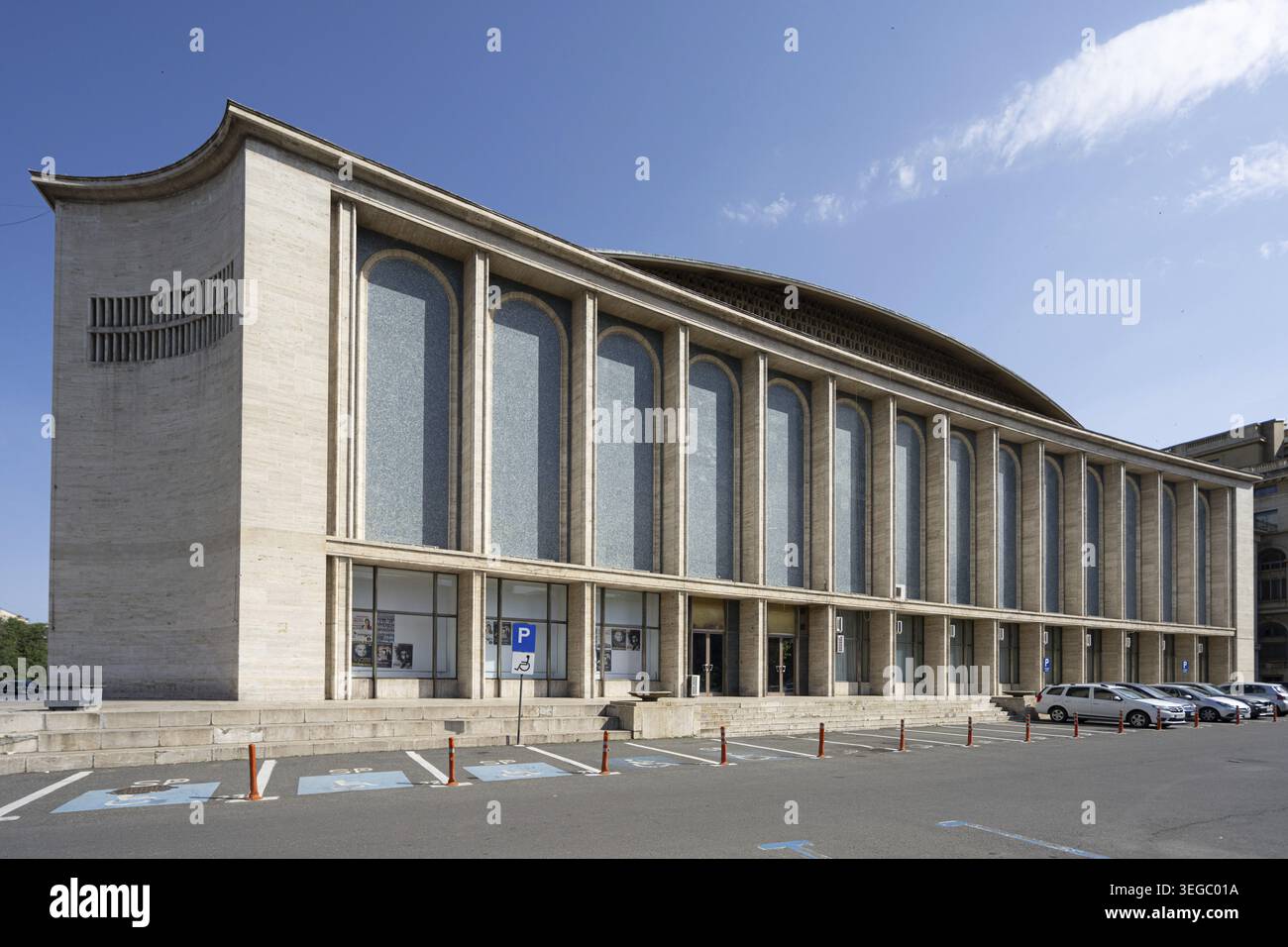 Bucarest, Romania. 25 maggio 2024. vista esterna della sala del palazzo nel centro della città Foto Stock