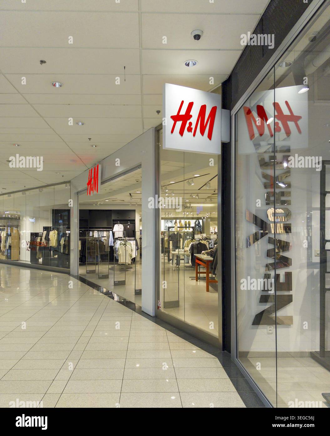 Banska Bystrica, Slovacchia - 19 luglio 2025 : HM store . H M Hennes Mauritz AB, nota anche come HM Group, è un'azienda multinazionale di abbigliamento con sede a SW Foto Stock