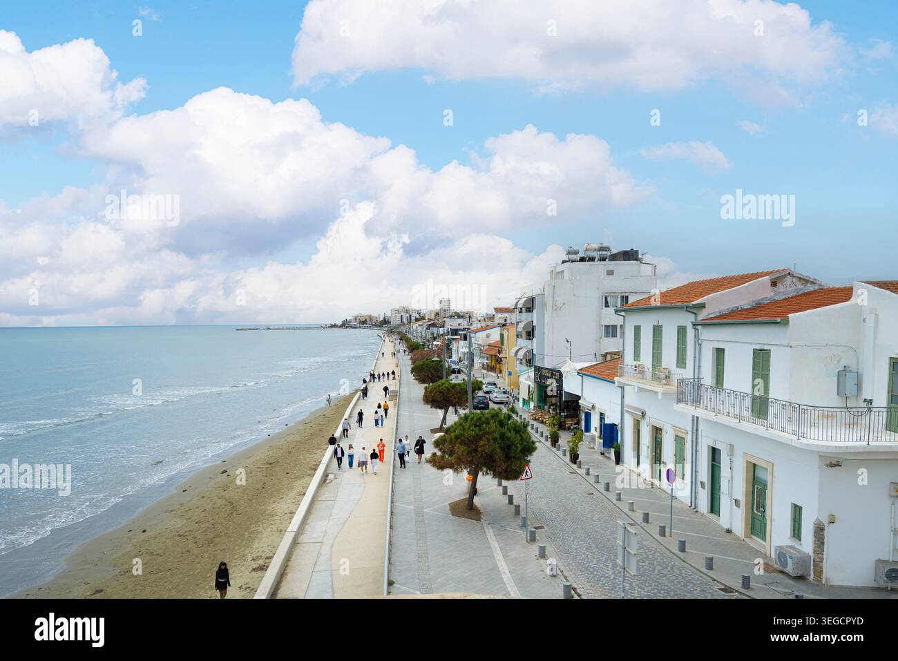 Larnaca, Cipro. 5 maggio 2026. vista panoramica sul lungomare nel centro della città Foto Stock