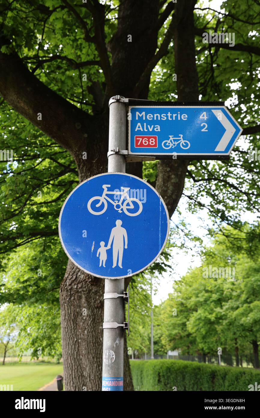 Segui le indicazioni sulla ciclabile 768 per Menstrie e Alva a Tillicoultry Clackmannanshire, Scozia, luglio 2026 Foto Stock