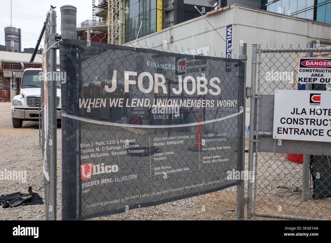 Detroit, Michigan - Un cartello promuove i lavori sindacali presso il cantiere del JW Marriott Detroit Water Square Hotel di 25 piani. Finanziamenti per l'hotel Foto Stock