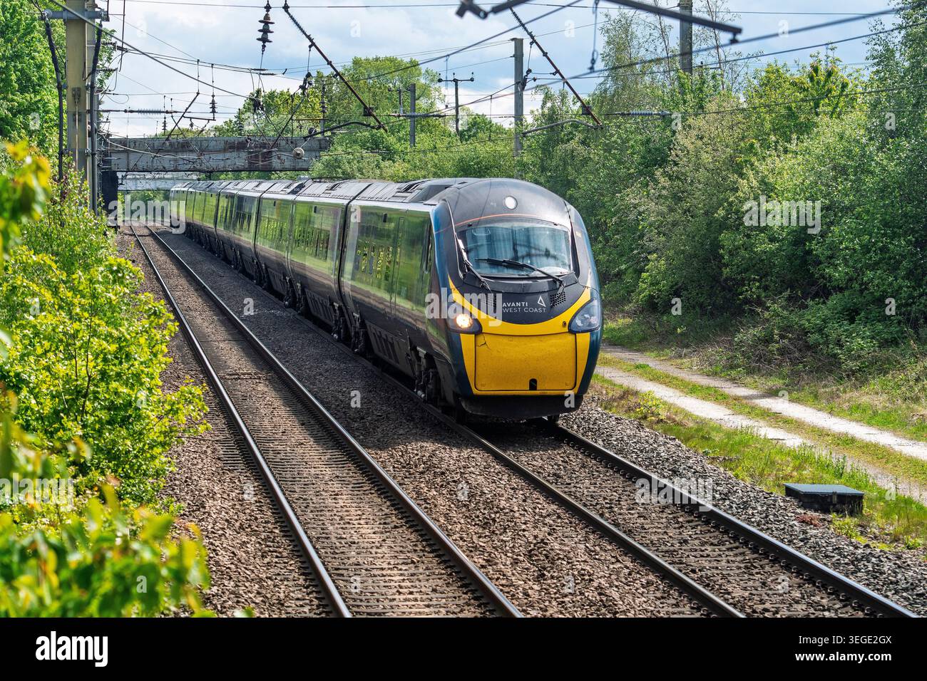 Treno veloce InterCity-Express operato da Avanti West Coast, che vi porta tra le capitali dell'Inghilterra e della Scozia. Fotografato viaggiando per la' Foto Stock