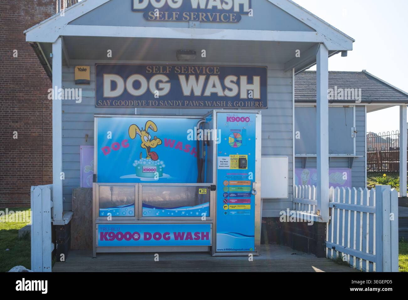 Servizio di lavaggio self-service all'aperto per cani nella cittadina costiera di Cromer nel Norfolk settentrionale Foto Stock